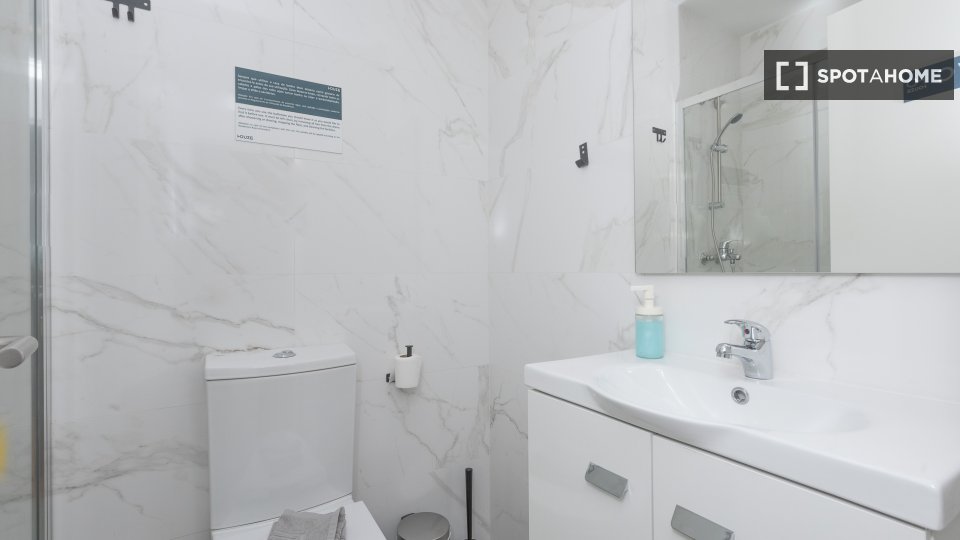 Double room Lisbon, 11 beds — photo 19