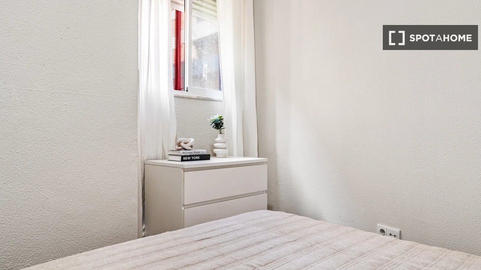 Double room Lisbon, 4 beds — photo 9