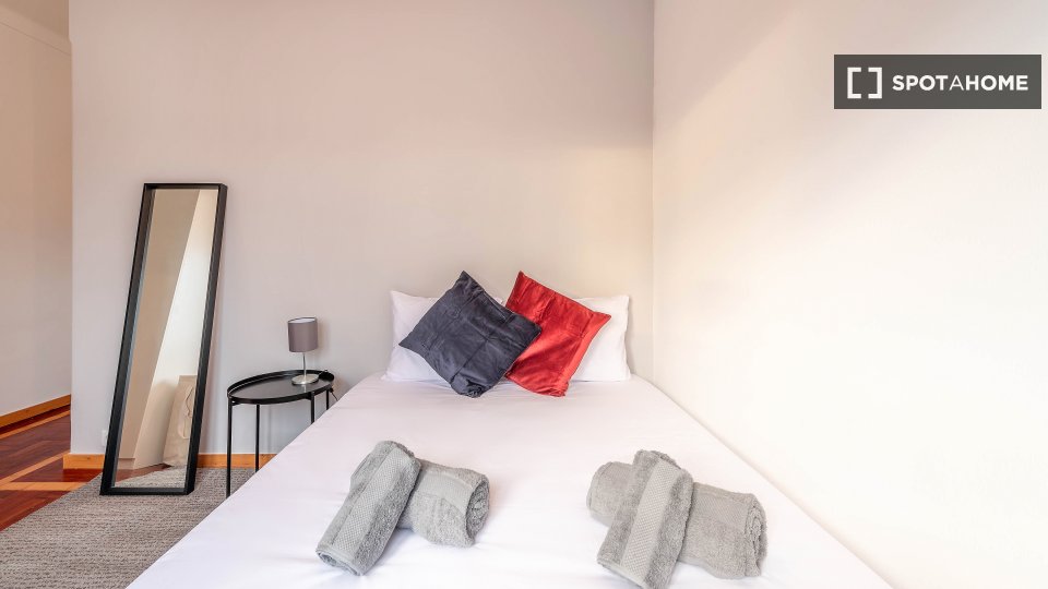 Double room Lisbon, 3 beds — photo 1