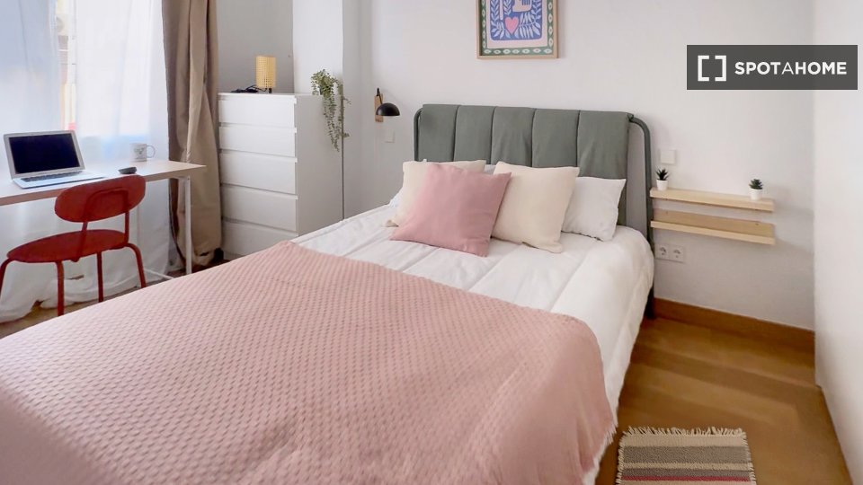 Double room Madrid, 7 beds — photo 24