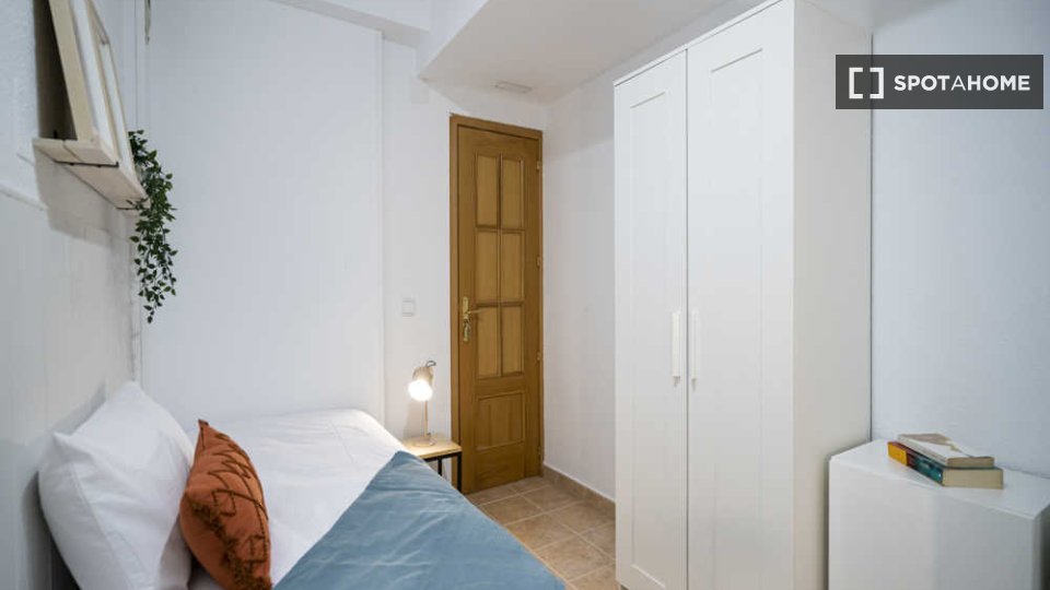 Double room Madrid, 25 beds — photo 58