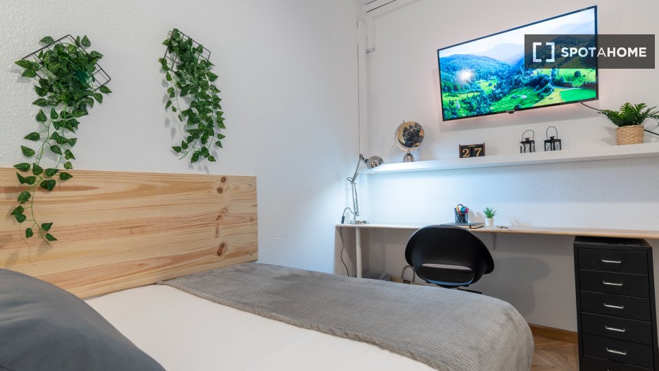 Double room Madrid, 7 beds, 160m² — photo 15