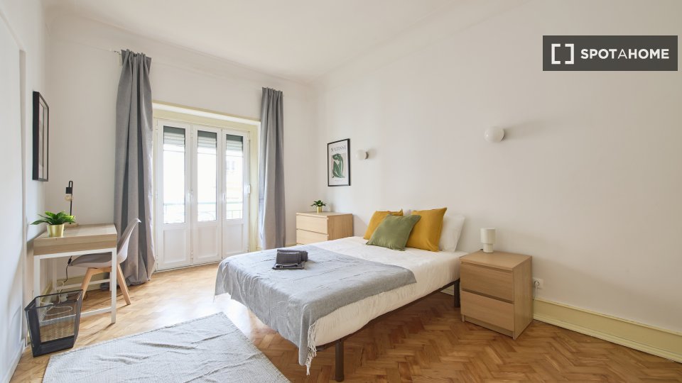 Double room Lisbon, 5 beds — photo 2