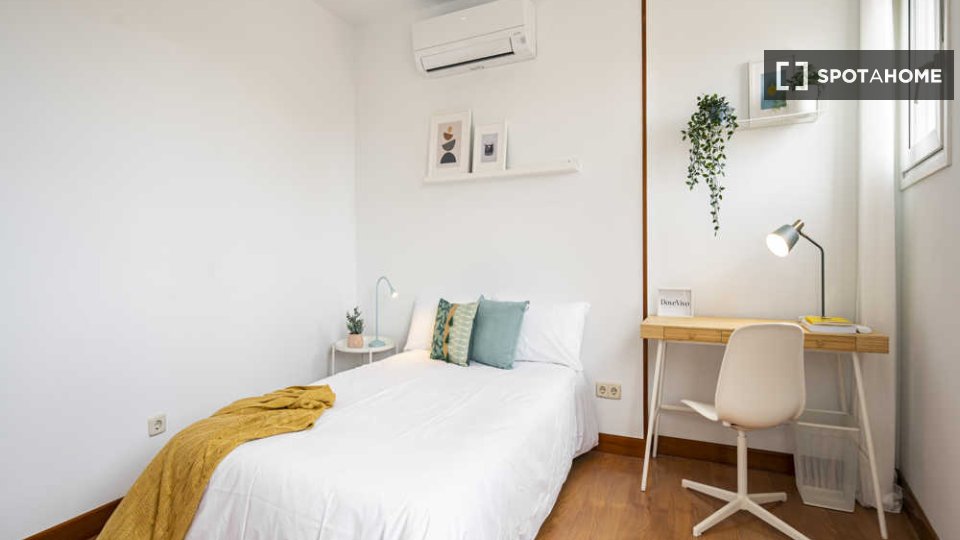 Double room Madrid, 12 beds — photo 48
