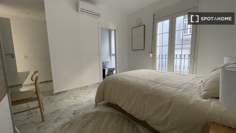 Double room Malaga, 9 beds, 370m² — photo 13