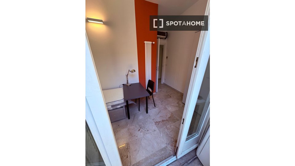 Double room Bologna, 10 beds, 232m² — photo 2
