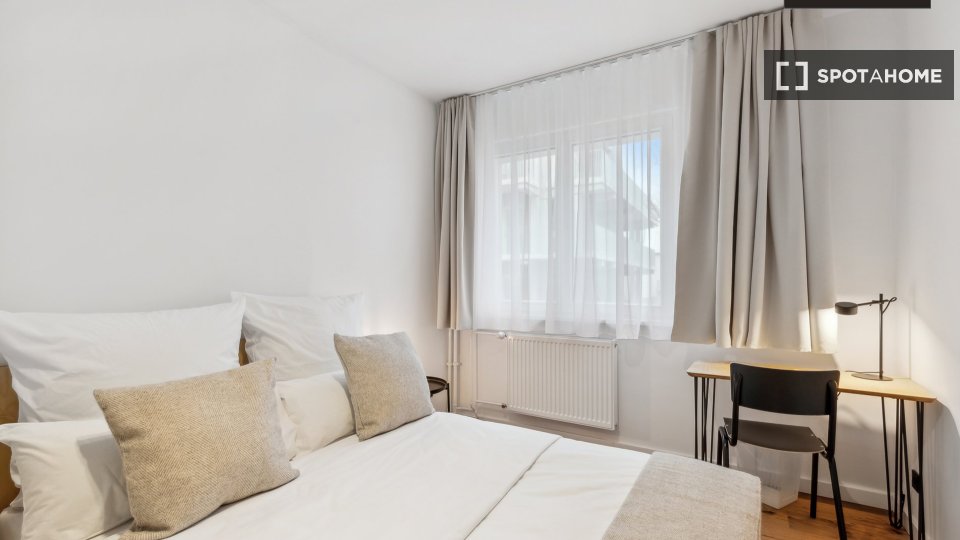 Double room Berlin, 2 beds, 50m² — photo 16