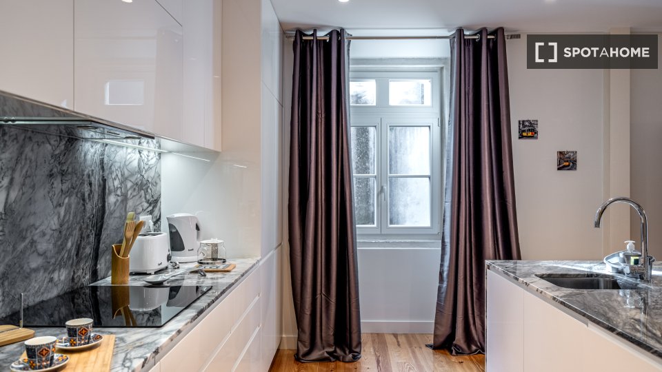 Apartment Lisbon, 2 beds, 126m² — photo 13