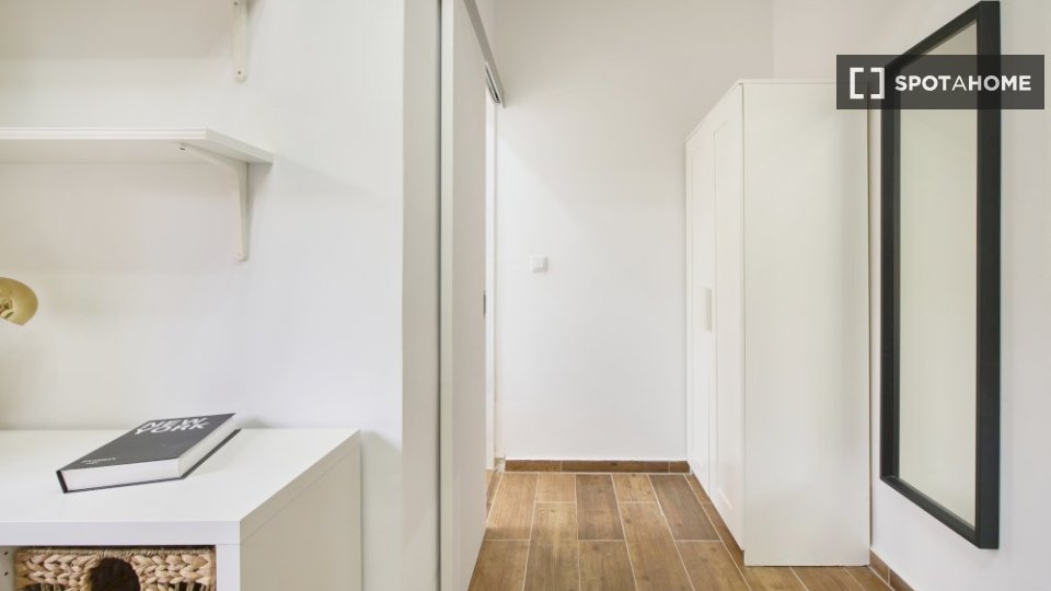 Double room Lisbon, 3 beds — photo 3