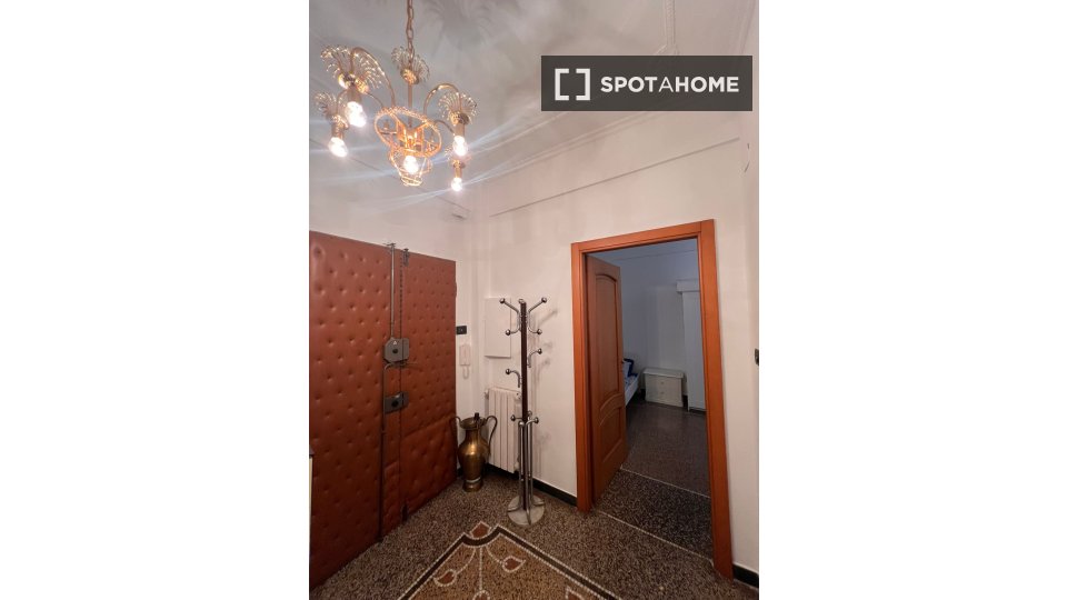 Double room Genoa, 3 beds — photo 31