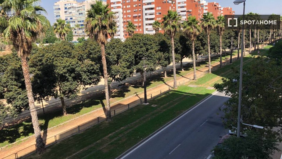 Double room Alicante, 2 beds, 80m² — photo 1