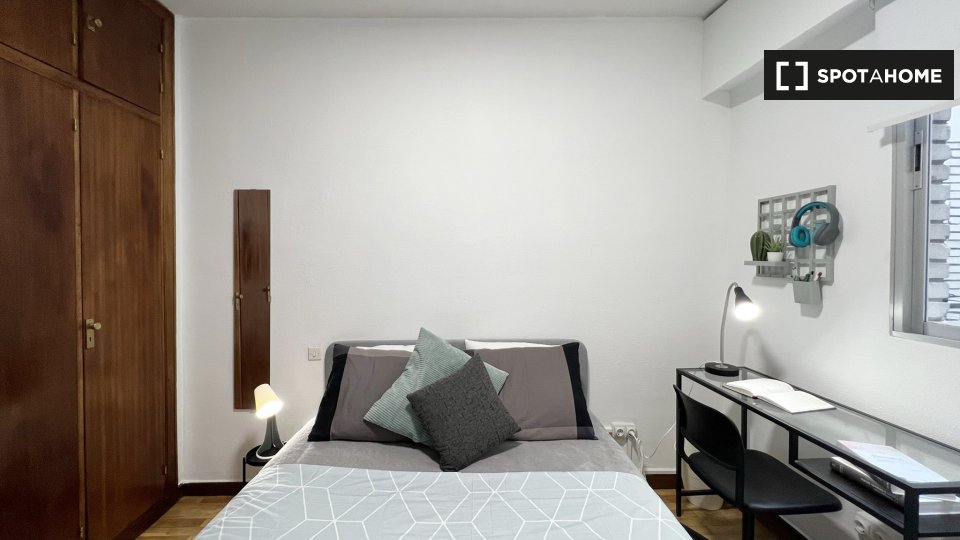 Double room Madrid, 5 beds, 95m² — photo 3