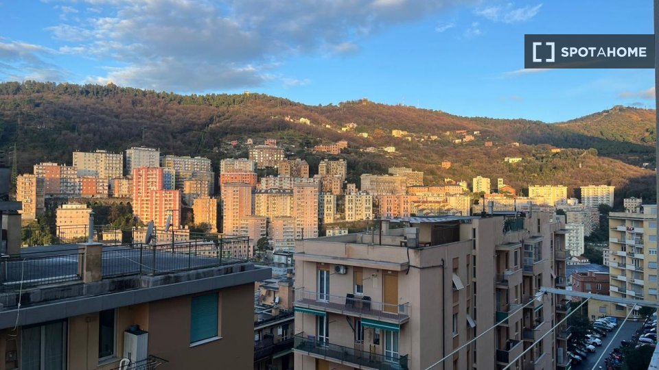 Double room Genoa, 3 beds, 93m² — photo 15