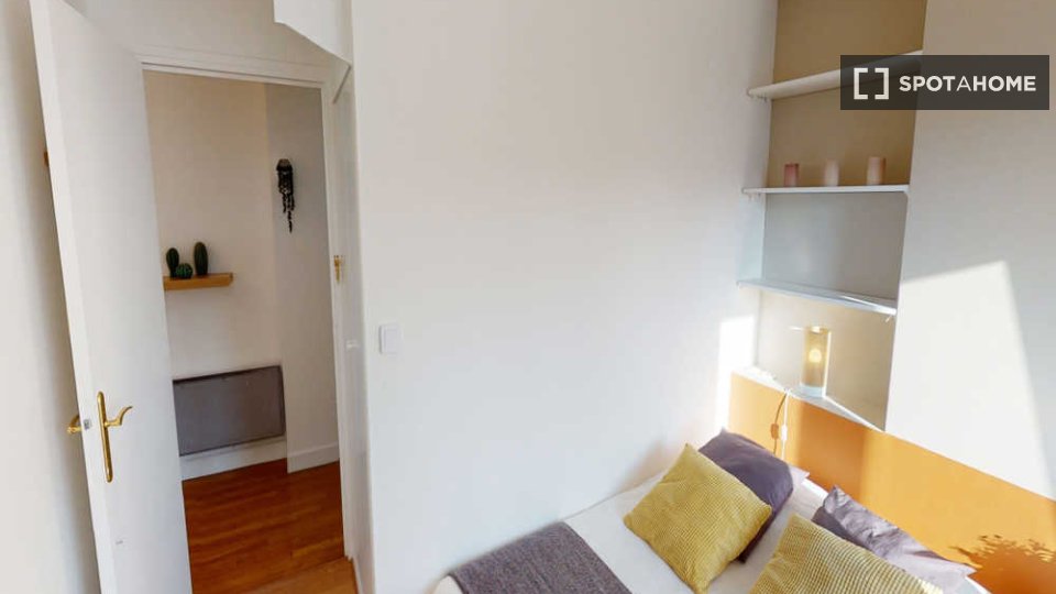 Double room Paris, 4 beds, 80m² — photo 3