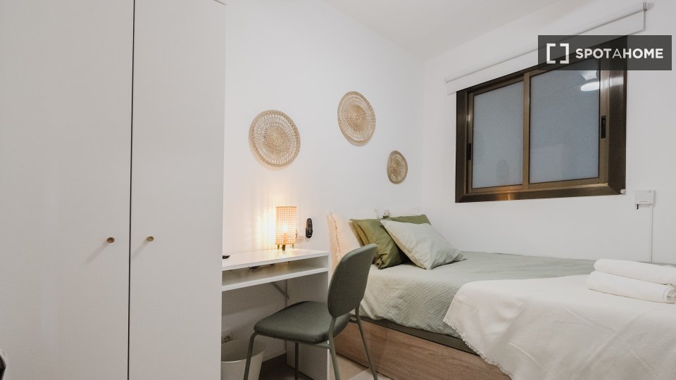 Double room Barcelona, 3 beds, 62m² — photo 12