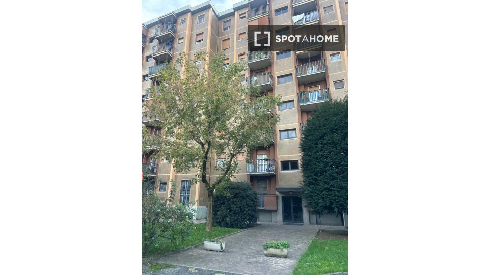 Double room Milan, 3 beds, 80m² — photo 11