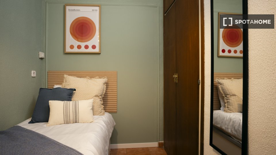 Double room Barcelona, 5 beds, 100m² — photo 1