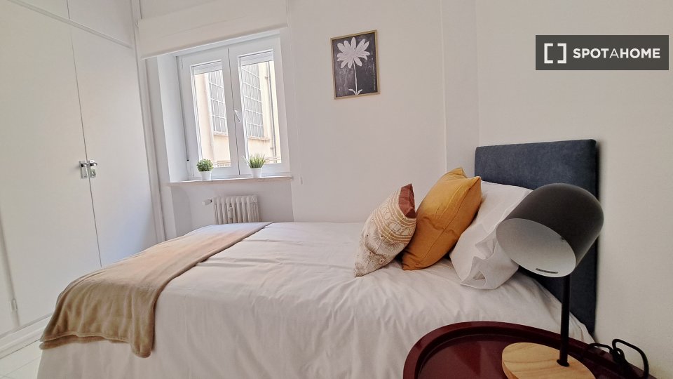 Double room Madrid, 14 beds, 200m² — photo 13