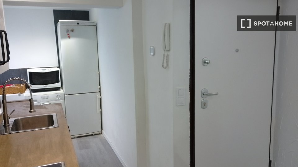 Double room Madrid, 4 beds, 80m² — photo 9