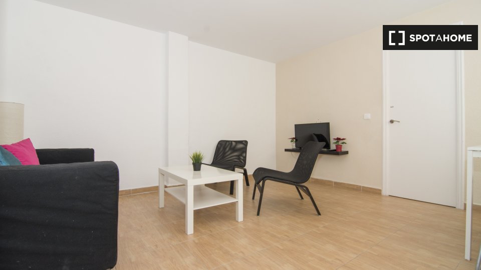 Double room Valencia, 3 beds, 80m² — photo 9
