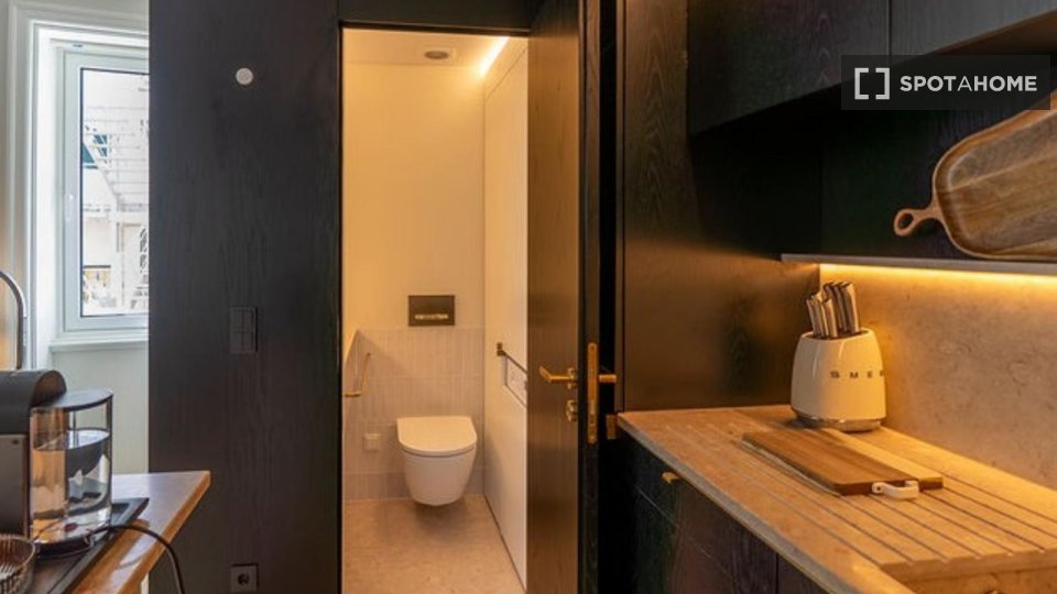 Apartment Lisbon, 2 beds, 101m² — photo 1