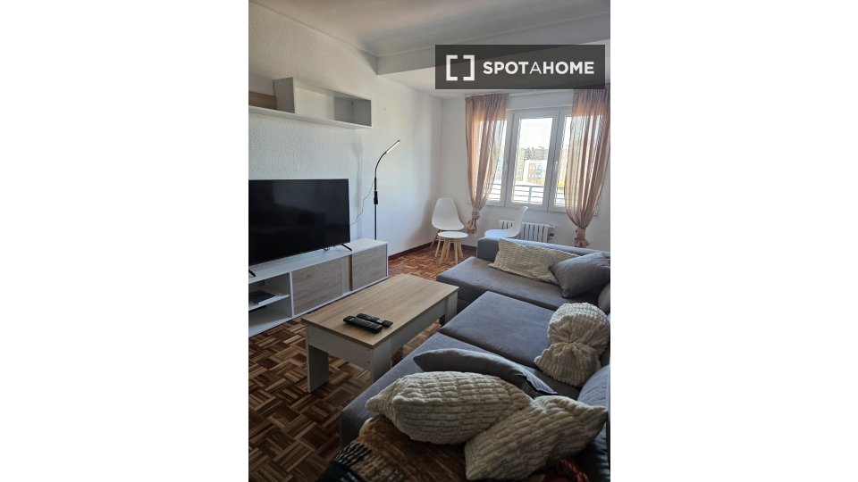Double room Zaragoza, 4 beds, 92m² — photo 18