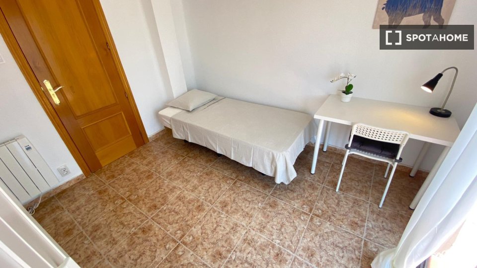 Double room Madrid, 3 beds — photo 8