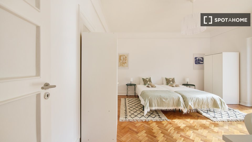 Double room Lisbon, 6 beds — photo 10