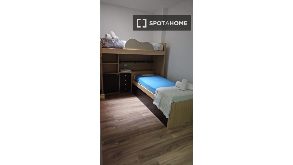 Apartment Barcelona, 5 beds, 110m² — photo 1