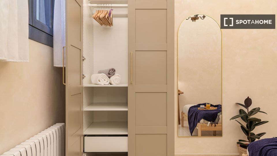 Double room Barcelona, 9 beds, 300m² — photo 2