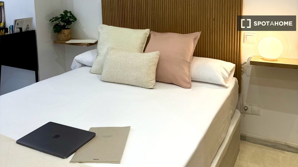 Double room Madrid, 4 beds, 140m² — photo 3