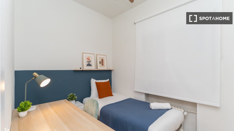 Double room Madrid, 5 beds — photo 1