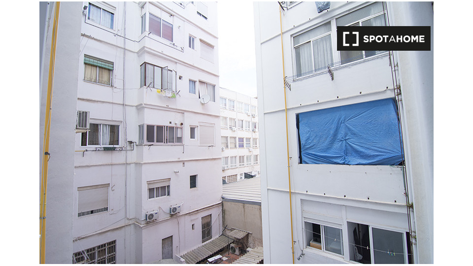 Double room Valencia, 3 beds, 90m² — photo 8