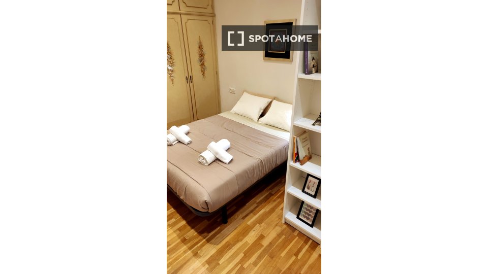 Double room Barcelona, 3 beds — photo 10