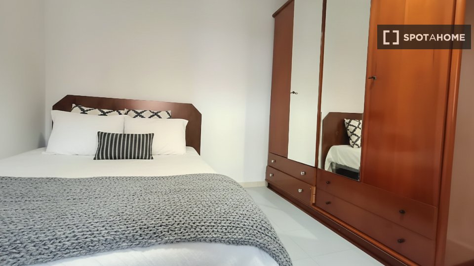 Double room Madrid, 4 beds — photo 24
