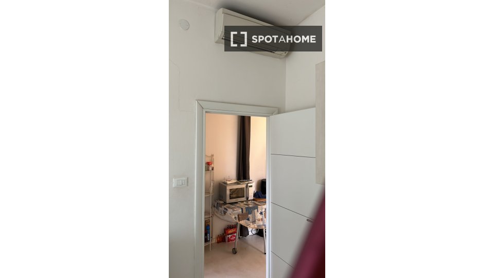 Double room Bologna, 3 beds — photo 6