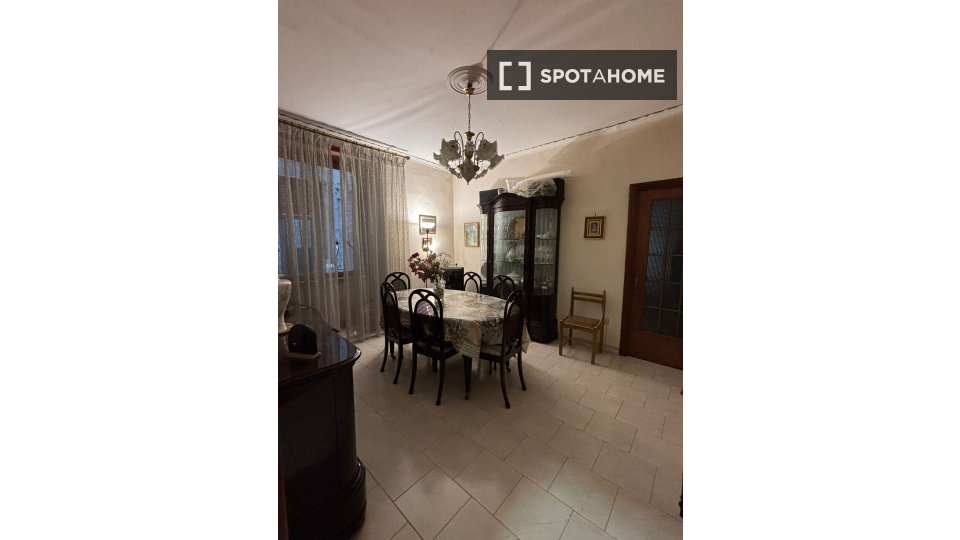 Double room Naples, 2 beds — photo 19