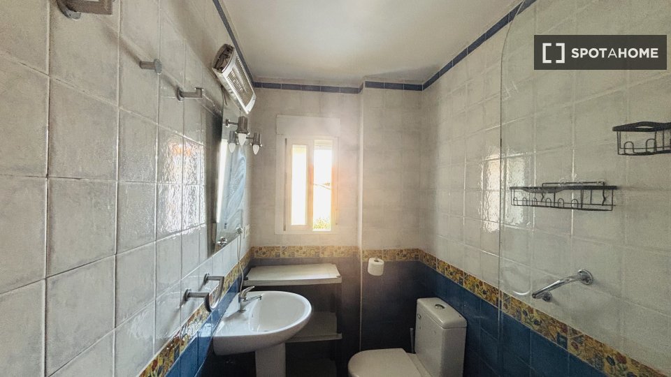 Double room Alcala_De_Henares, 3 beds — photo 32