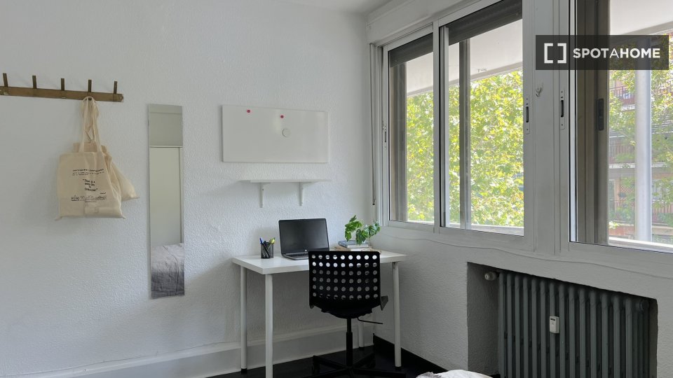 Double room Madrid, 7 beds, 115m² — photo 36