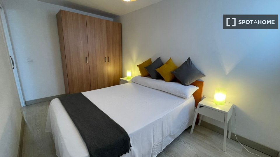 Double room Madrid, 2 beds — photo 10