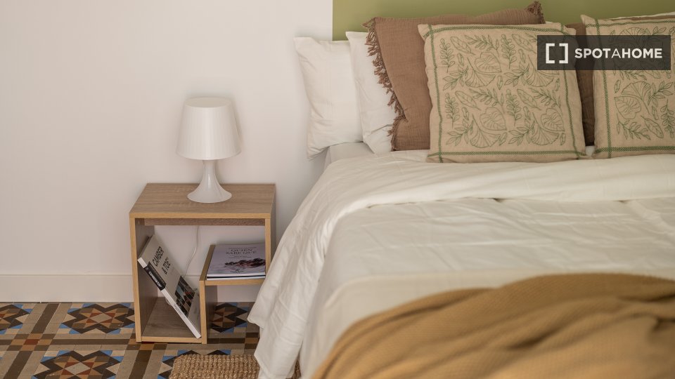 Double room Barcelona, 6 beds, 95m² — photo 1