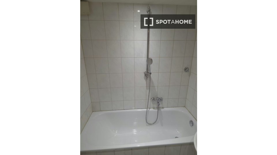 Double room Dusseldorf, 3 beds, 80m² — photo 12