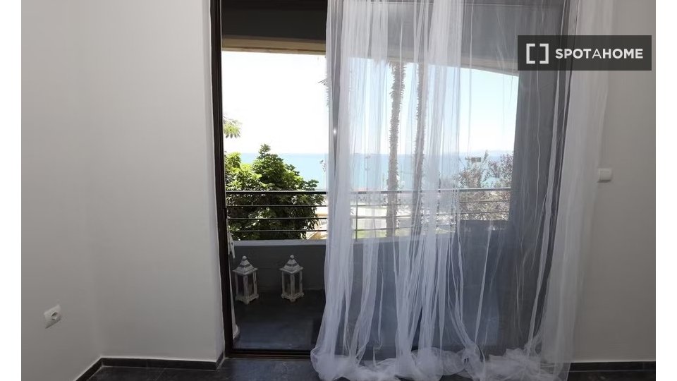 Double room Athens, 4 beds — photo 3