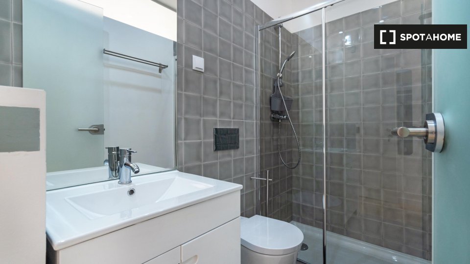 Double room Lisbon, 7 beds, 210m² — photo 17