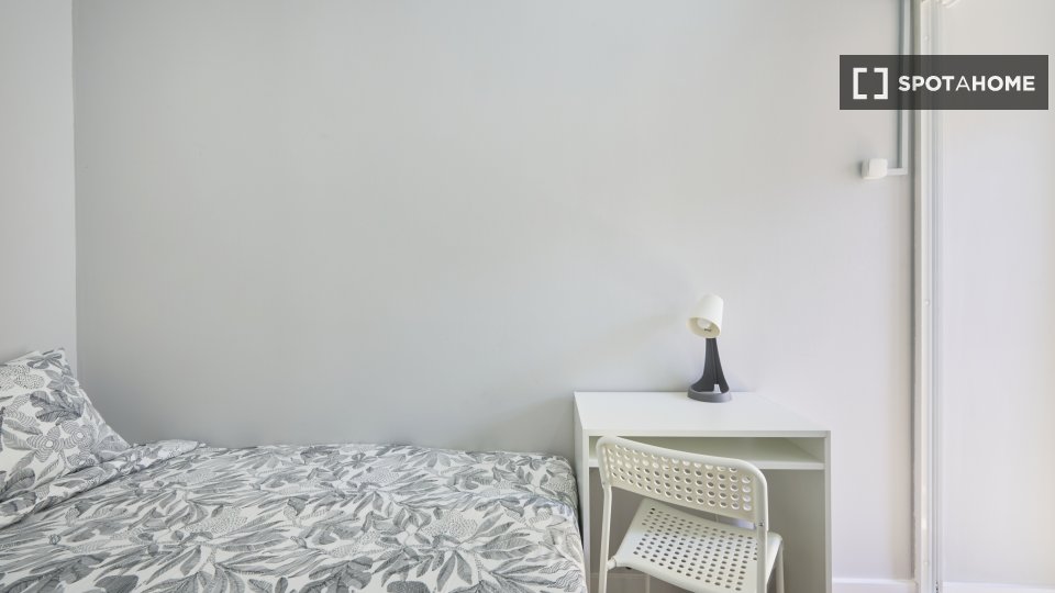 Double room Lisbon, 16 beds — photo 11