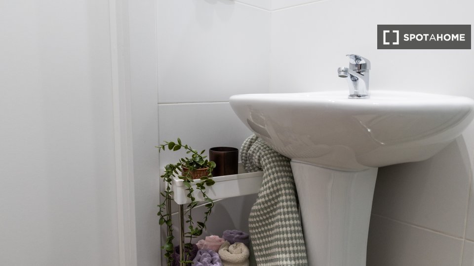 Double room Madrid, 9 beds, 210m² — photo 16
