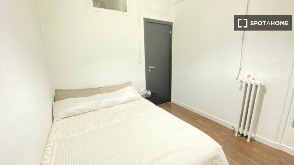 Double room Madrid, 8 beds — photo 16