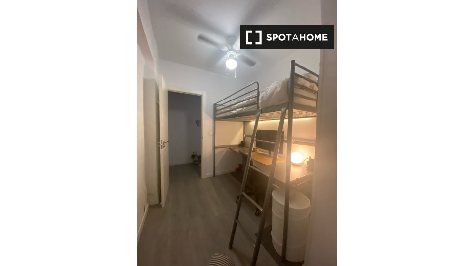 Double room Madrid, 5 beds, 150m² — photo 5
