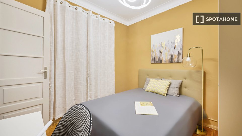 Double room Lisbon, 4 beds — photo 13