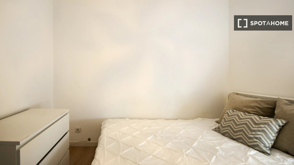 Double room Lisbon, 4 beds — photo 2